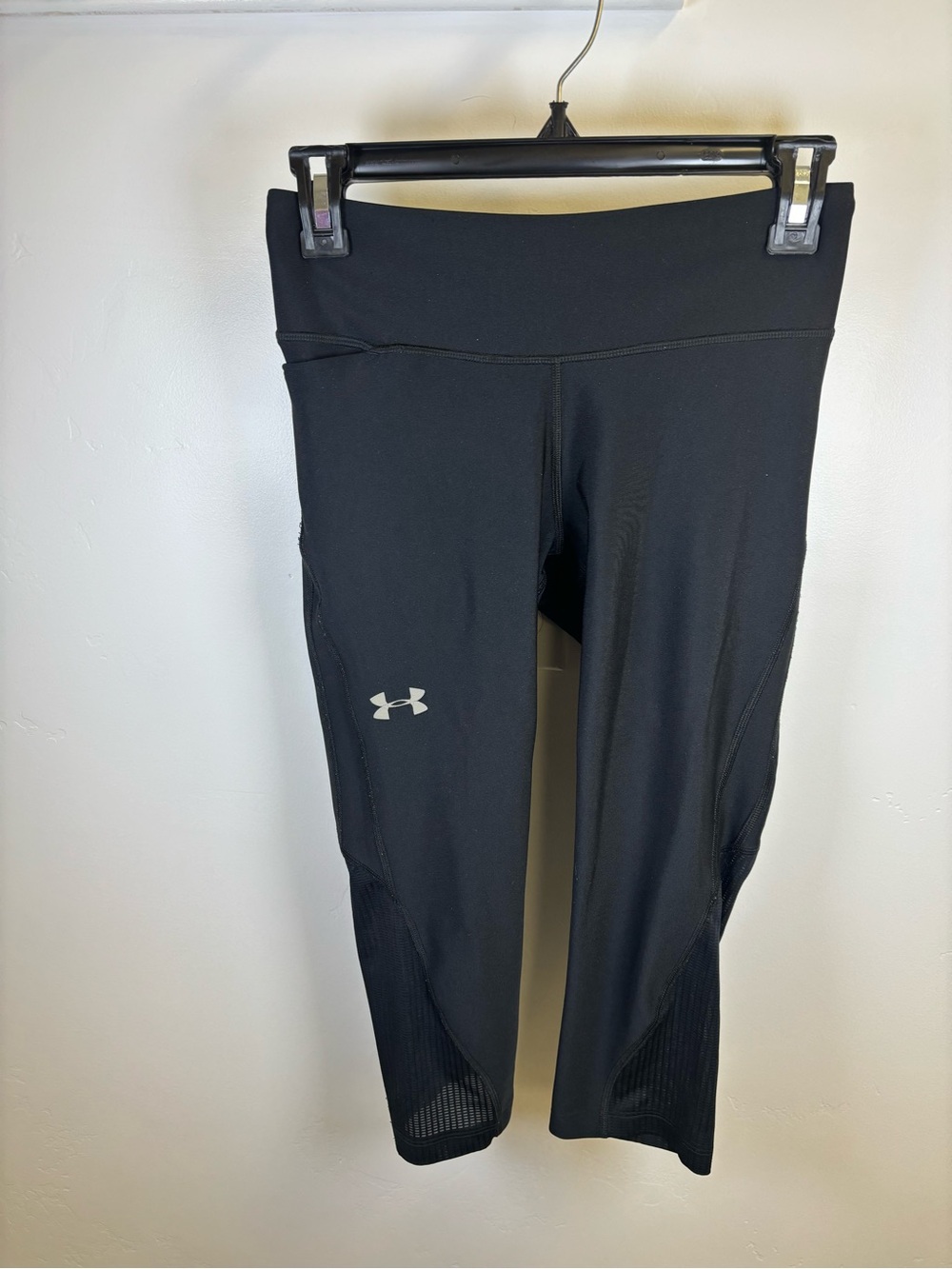 UNDER ARMOUR LEGGINGS YOGA PANTS CROPPED WOMEN SMALL / PETITE  BLACK